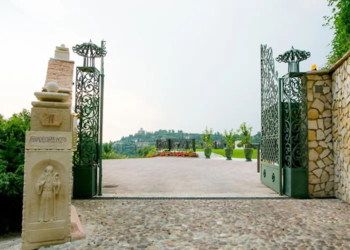 Relais Fra' Lorenzo Πανσιόν 4*